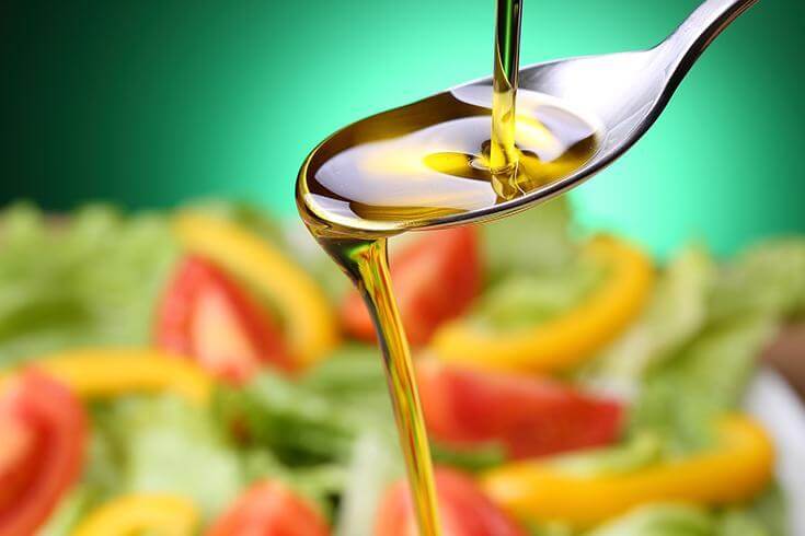 ダイエット中でも油は大切！摂りたい油と避けたい油。