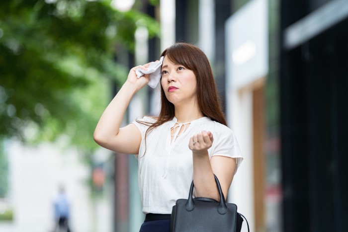 【多汗症①】多汗症とは？原因、セルフチェック方法などを解説